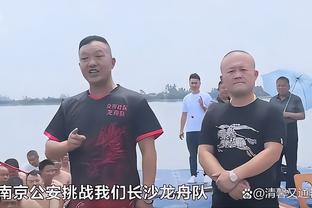 王大雷机智回应谩骂？让摄影师对准看台球迷